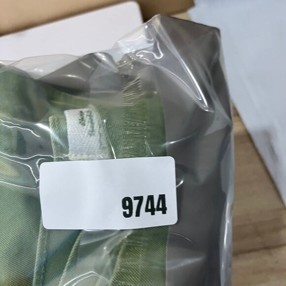 GV Chinos Shorts Women's Size 14 Green Casual High Rise Cotton Vintage Y2K - Picture 8 of 8